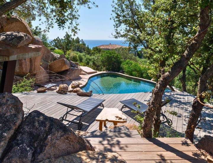Aménagement autour de piscine Corse