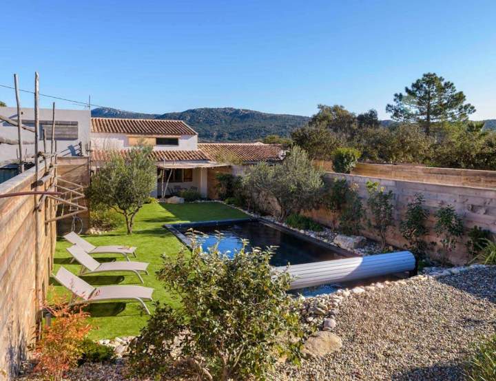 Aménagement autour de piscine Corse