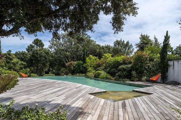 Aménagement terrasse bois autour piscine