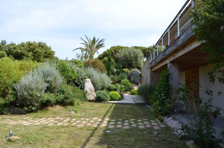Dallage sur mesure pour jardin Corse