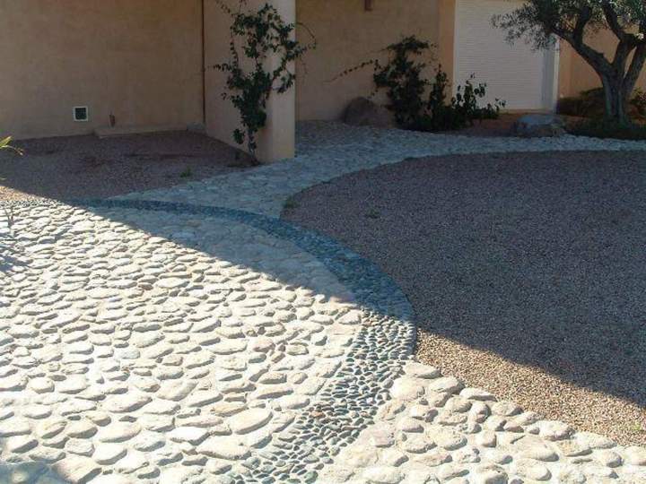 Enrochement décoratif pour terrain en pente