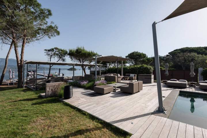 Installation de tonnelle de jardin Corse 