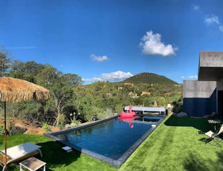 Piscine extérieure Corse