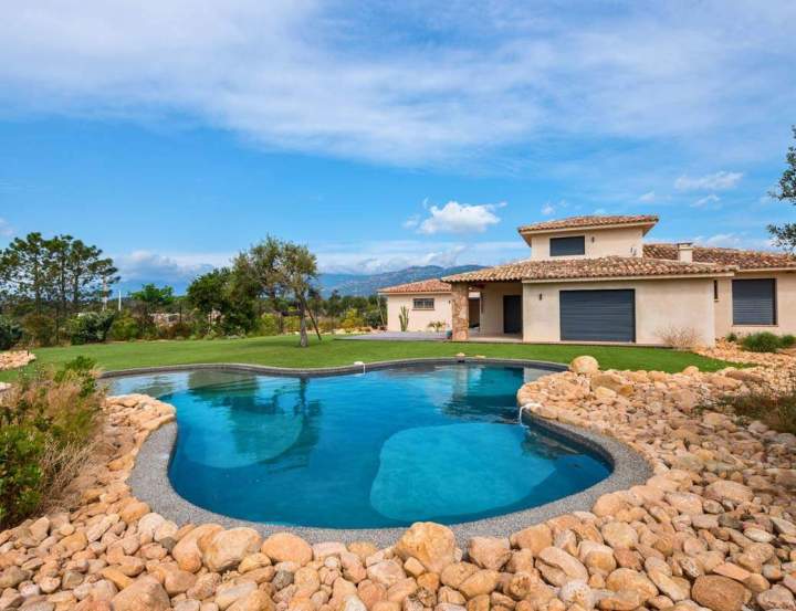 Piscine haut de gamme Corse