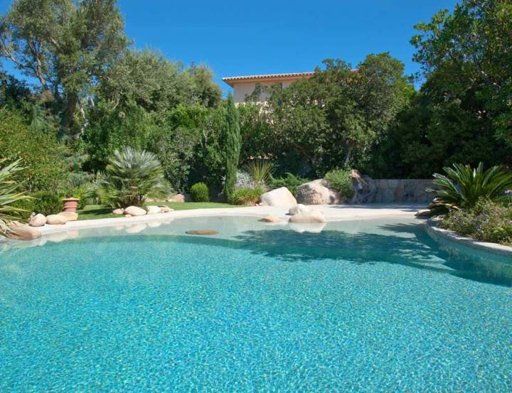 Réalisation de piscine sur mesure Corse